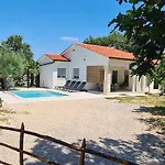 Villa Nevera