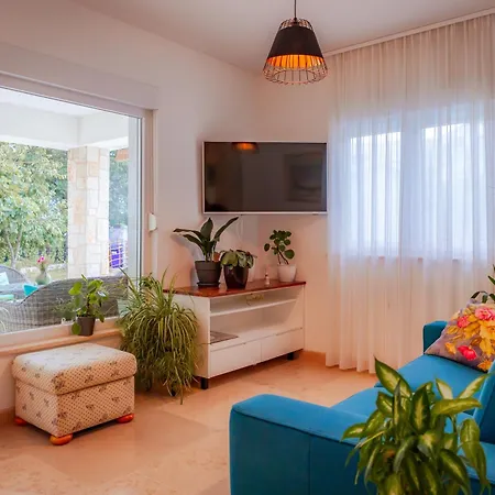 Luxury Nevera With Private Pool & Fenced Garden, 1 Km From The *