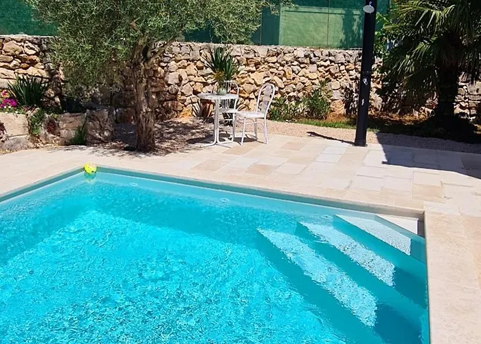 Nevera Vila Omišalj